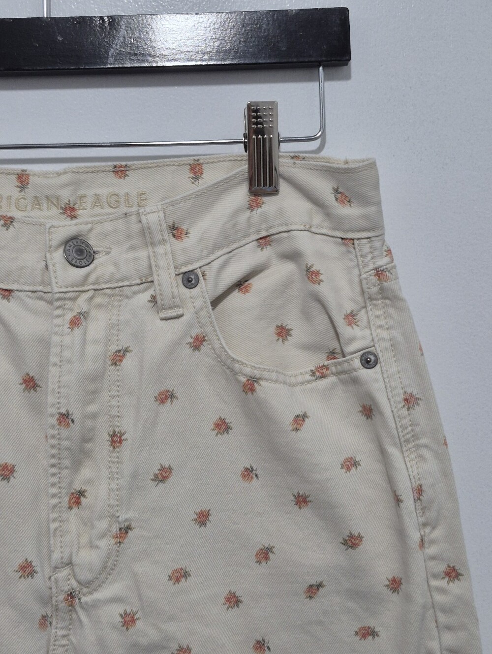 American Eagle Ecru & Rose Print High-Rise Mom Jean - 7 Regular